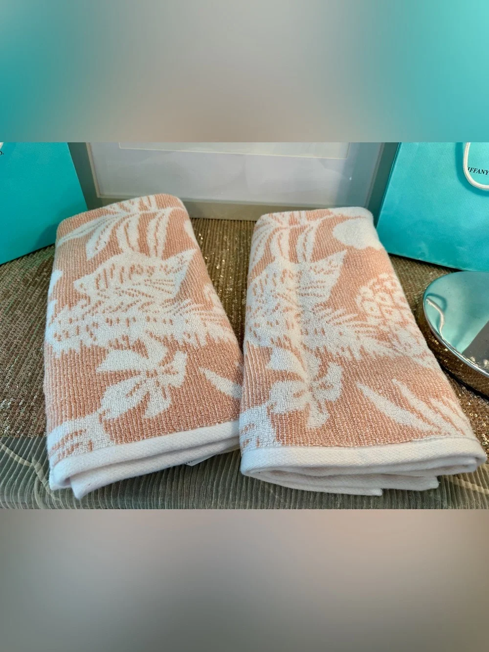 🌸H42 - Plush Floral Pattern Peach and White Bath Hand Towels🧡🤍🌴🛍️
